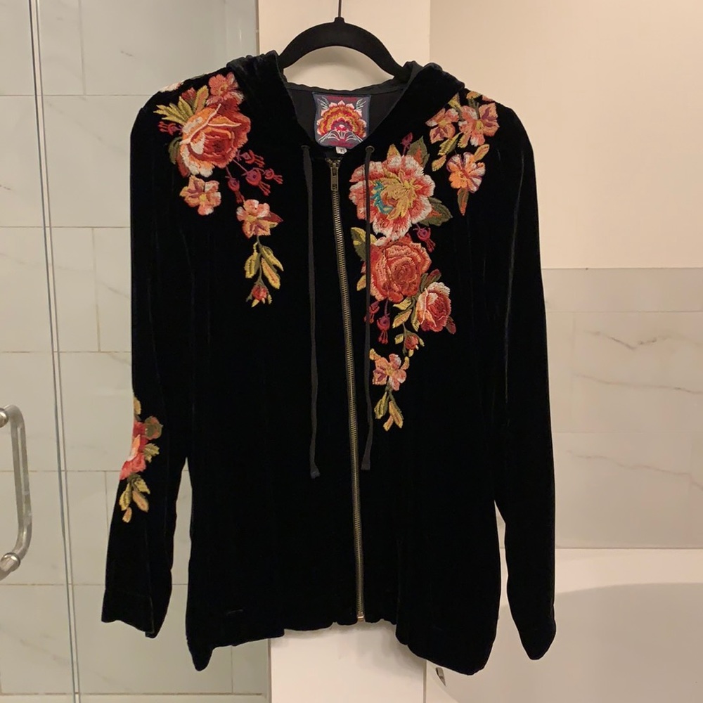 🌻Lightly Used JOHNNY WAS Malui Black Velvet Zip Up Hoodie Size (XS)!!!🌻